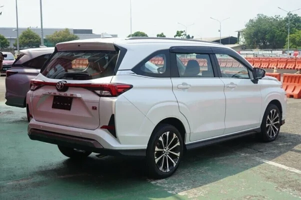 Toyota Veloz Cross Top